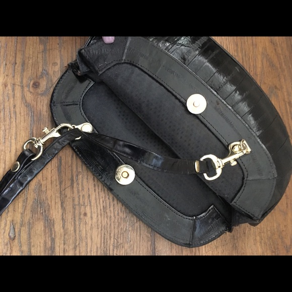 Black heel skin Crossbody - Picture 4 of 6